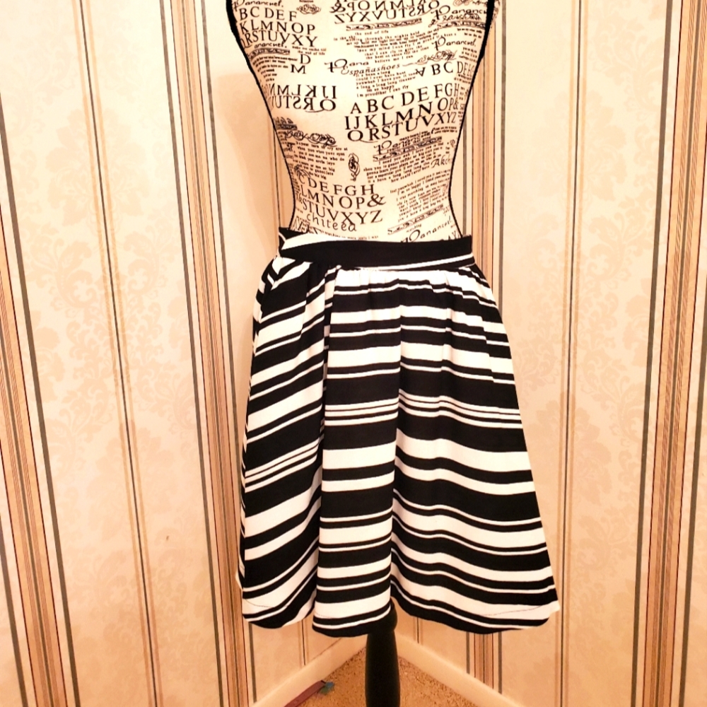 Blk/WHT skirt